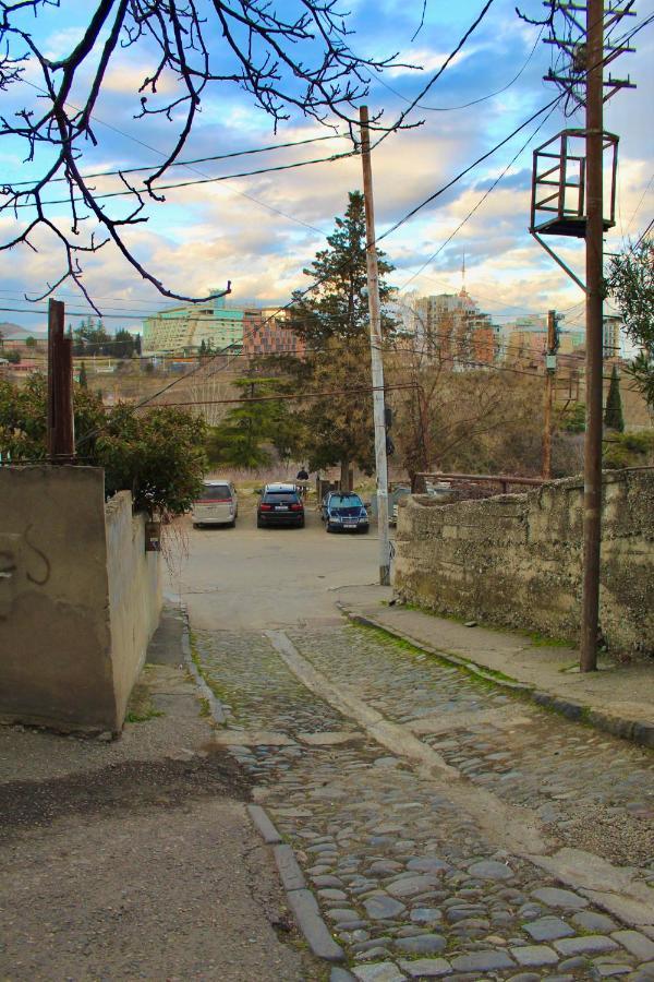 Tiny Old Tbilisi Apartment Екстериор снимка