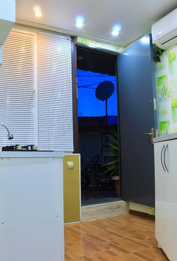 Tiny Old Tbilisi Apartment Екстериор снимка